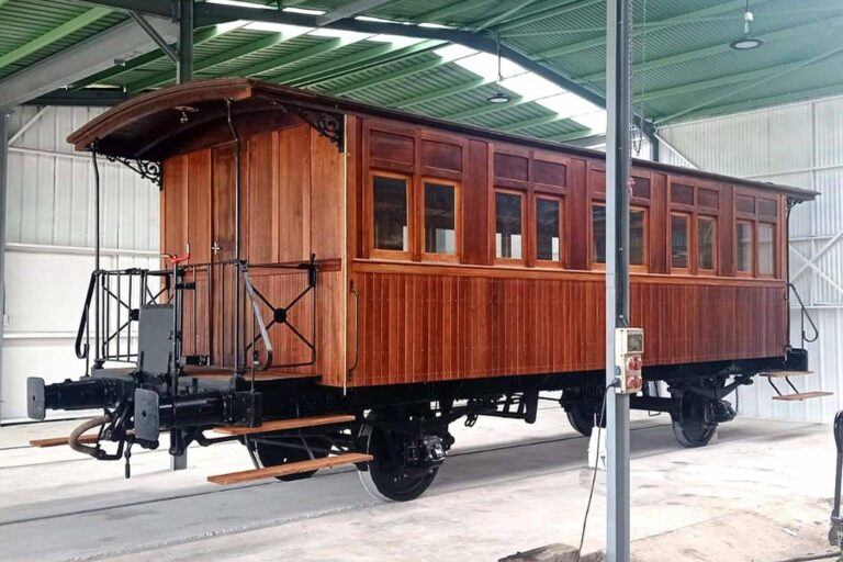 La Fundación del Patrimonio Ferroviario restaura un histórico coche de ferrocarril de MZA